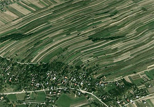 Ilustracja: Zamówienia na scalenie gruntów w Świętokrzyskiem <br />
fot. Google Earth