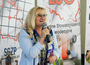 Ilustracja: Posłanka pyta o systemowe zmiany w geodezji <br />
Barbara Chrobak podczas Kongresu Geodetów Polskich 2018 (fot. DC)