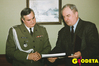 Ilustracja: <b class=pic_title>Płk Eugeniusz Sobczyński i Jerzy Albin - główny geodeta kraju</b> <br />
<br />
<b class=pic_author>fot.  Katarzyna Pakuła-Kwiecińska</b><br />
<br />

