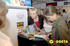 Ilustracja: <b class=pic_title>Na stoisku GEODETY też były tłumy</b> <br />
<br />
<b class=pic_author>fot.  Marek Pudło, Anna Wardziak, Jacek Smutkiewicz</b><br />
<br />
