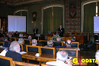 Ilustracja: <b class=pic_title>Otwarcie konferencji. Przemawia Kazimierz Bujakowski, wiceprezydent Krakowa</b> <br />
<br />
<b class=pic_author>fot.  Jerzy Przywara</b><br />
<br />
