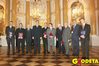 Ilustracja: <b class=pic_title>Zespół nagrodzony za opracowanie i wdrożenie technologii modernizacji ewidencji gruntów i budynków metodą fotogrametrii cyfrowej w towarzystwie wicepremiera Marka Pola i prof. Adama Z. Pawłowskiego - przewodniczącego komisji konkursowej</b> <br />
<br />
<b class=pic_author>fot.  Anna Wardziak</b><br />
<br />
