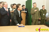 Ilustracja: <b class=pic_title>Minister Radek Sikorski uruchamia wirtualny </b> <br />
<br />
<b class=pic_description>konflikt</b> <br />
<br />
<b class=pic_author>fot.   sił zbrojnych </b><br />
<br />
