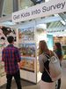 Ilustracja: <b class=pic_title>Intergeo 2019: różności</b> <br />
<br />
<b class=pic_description>Brytyjska akcje "Get Kids into Survey" ma promować zawód geodety wśród młodzieży m.in. za pomocą komiksów z geodetami w roli głównej</b> <br />
<br />
<b class=pic_author>fot.  Jerzy Królikowski</b><br />
<br />
