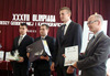Ilustracja: <b class=pic_title>XXXVII Olimpiada Wiedzy Geodezyjnej i Kartograficznej</b> <br />
<br />
<b class=pic_description>III miejsce zajęła reprezentacja Zespołu Szkół Kształcenia Ustawicznego w Rzeszowie w składzie: Krystian Ryczko, Maciej Wełnic oraz Mateusz Golec; z prawej ich opiekun Andrzej Fluda</b> <br />
<br />
<b class=pic_author>fot.  ze zbiorów ZSB w Bydgoszczy</b><br />
<br />
