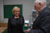 Ilustracja: <b class=pic_title>Jubileusz 85-lecia prof. Zbigniewa Sitka</b> <br />
<br />
<b class=pic_description>Elżbieta Biel, prezes krakowskiego oddziału SGP, wręcza jubilatowi medal Amigo Societas</b> <br />
<br />
<b class=pic_author>fot.  fot. Andrzej Wróbel i Andrzej Kmieciński</b><br />
<br />
