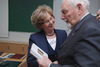 Ilustracja: <b class=pic_title>Jubileusz 85-lecia prof. Zbigniewa Sitka</b> <br />
<br />
<b class=pic_description>Jubilat przyjmuje życzenia z rąk prof. Aliny Maciejewskiej, dziekan Wydziału Geodezji i Kartografii Politechniki Warszawskiej</b> <br />
<br />
<b class=pic_author>fot.  fot. Andrzej Wróbel i Andrzej Kmieciński</b><br />
<br />
