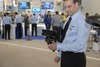 Ilustracja: <b class=pic_title>Intergeo 2015: Sprzęt fotogrametryczny</b> <br />
<br />
<b class=pic_description>Ręczny skaner optyczny DPI-8 Trimble?a kontrolowany za pomocą dowolnego tabletu. Mierzy na odległość do 5 m i w zamierzeniu producenta ma w prosty sposób uzupełniać pomiary wykonywane za pomocą naziemnych skanerów laserowych</b> <br />
<br />
<b class=pic_author>fot.  JK</b><br />
<br />
