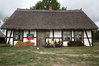 Ilustracja: <b class=pic_title>27. obóz naukowy w Łebie studentów Wydziału Geodezji Górniczej i Inżynierii Środowiska AGH</b> <br />
<br />
<b class=pic_description>Inwentaryzacja chaty w Muzeum Wsi Słowińskiej w Klukach</b> <br />
<br />
<b class=pic_author>fot.  KNG Dahlta</b><br />
<br />
