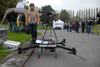 Ilustracja: <b class=pic_title>Targi INTERGEO 2014 ? drony</b> <br />
<br />
<b class=pic_description>Ten dron (RiCOPTER) zbudowany przez austriackiego Riegla waży aż 25 kg, ale jest wyposażony w lotniczy skaner laserowy i profesjonalny system nawigacji. Cena: bagatela milion złotych</b> <br />
<br />
<b class=pic_author>fot.  Jerzy Królikowski</b><br />
<br />
