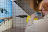 Ilustracja: <b class=pic_title>Targi INTERGEO 2014 ? drony</b> <br />
<br />
<b class=pic_description>Wprawdzie dron eXom ma służyć do pomiarów fotogrametrycznych, ale ? jak przekonywał producent ? może także tańczyć w rytm muzyki. Ale wszystko to za ochronną siatką</b> <br />
<br />
<b class=pic_author>fot.  Jerzy Królikowski</b><br />
<br />

