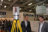 Ilustracja: <b class=pic_title>Targi INTERGEO 2014 ? skanery laserowe i fotogrametria</b> <br />
<br />
<b class=pic_description>Nowa jakość w skanowaniu na duże odległości ? Riegl VZ-2000. Zasięg: do 2 km, dokładność: 8 mm, częstotliwość lasera: blisko 1 MHz, maks. prędkość skanowania: 400 tys. pkt/s</b> <br />
<br />
<b class=pic_author>fot.  Jerzy Królikowski</b><br />
<br />

