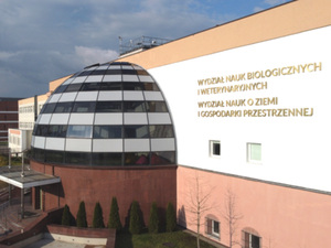 Ilustracja: Zaproszenie na Kujawsko-Pomorski Dzień GIS <br />
Fot. Joanna Czarnecka (WNBiW UMK)