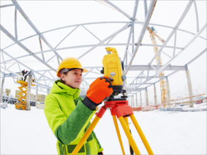 Ilustracja: Jak duże jest zapotrzebowanie na techników geodetów? <br />
Fot. Industrial Photograph przez Canva.com