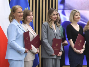 Ilustracja: Geodetka w Radzie ds. Kobiet w Szkolnictwie Wyższym i Nauce <br />
Uroczyste powołanie członkiń Rady ds. Kobiet. Anna Kłos druga od lewej