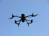 Ilustracja: Usługi cyfrowe pozwolą na bezpieczniejsze loty dronami