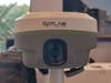 Ilustracja: <b class=pic_title>Intergeo 2022: tachimetry i odbiorniki GNSS</b> <br />
<br />
<b class=pic_description>Precyzyjny odbiornik GNSS Satlab Eyr wyróżniają dwie wbudowane kamery - do tyczenia w trybie rozszerzonej rzeczywistości oraz do "wizualnego pozycjonowania", czyli do pomiarów na zdjęciach z centymetrową precyzją</b> <br />
<br />
<b class=pic_author>fot.  Jerzy Królikowski</b><br />
<br />
