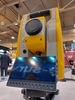 Ilustracja: <b class=pic_title>Intergeo 2022: tachimetry i odbiorniki GNSS</b> <br />
<br />
<b class=pic_description>Sporo firm wzbogaciło swoją ofertę o tachimetr z systemem operacyjnym Android. Wśród nich jest m.in. chiński e-Survey</b> <br />
<br />
<b class=pic_author>fot.  Jerzy Królikowski</b><br />
<br />
