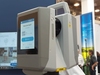 Ilustracja: <b class=pic_title>Intergeo 2022: skanery, systemy, sensory</b> <br />
<br />
<b class=pic_description>X12 ma być nowym najwyższym modelem naziemnego skanera laserowego firmy Trimble. Wyróżnia go przede wszystkim połączenie prostoty i intuicyjności obsługi z wysoką precyzją (nawet poniżej 1 mm) i prędkością pomiaru (2,2 mln pkt/s)</b> <br />
<br />
<b class=pic_author>fot.  Jerzy Królikowski</b><br />
<br />
